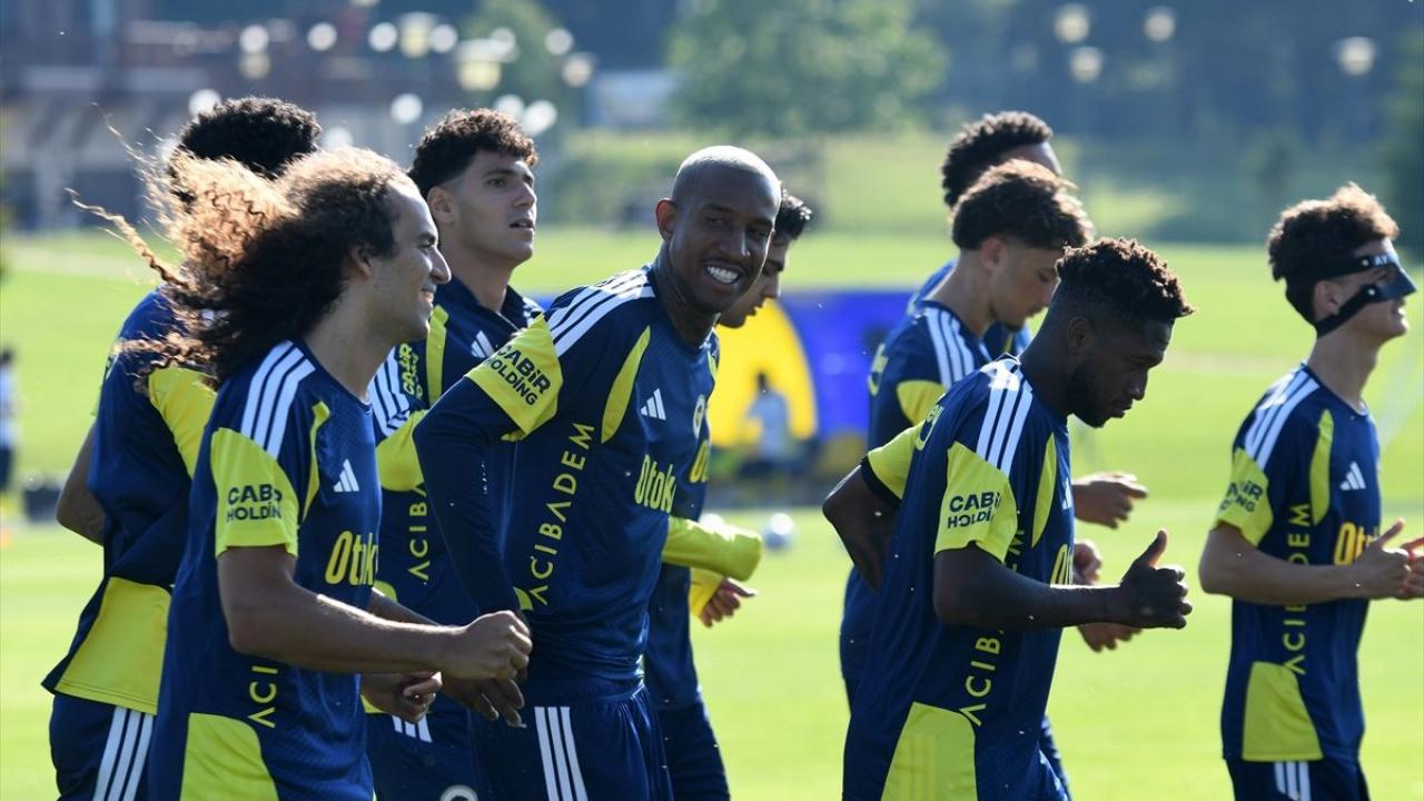Fenerbahcenin yildizi ayriliyor ulkesinin takimiyla gorusmeler basladi tf3L2WeL
